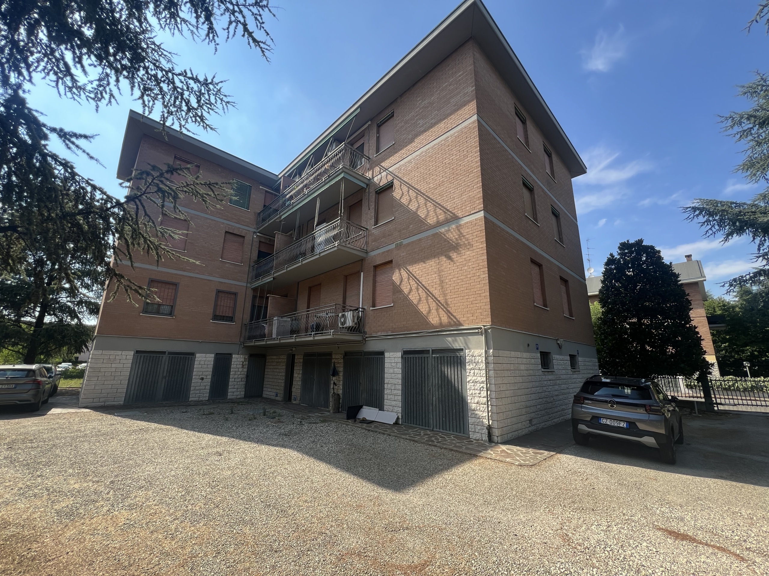 Quadrilocale con box in via della ghiaia 47, Modena