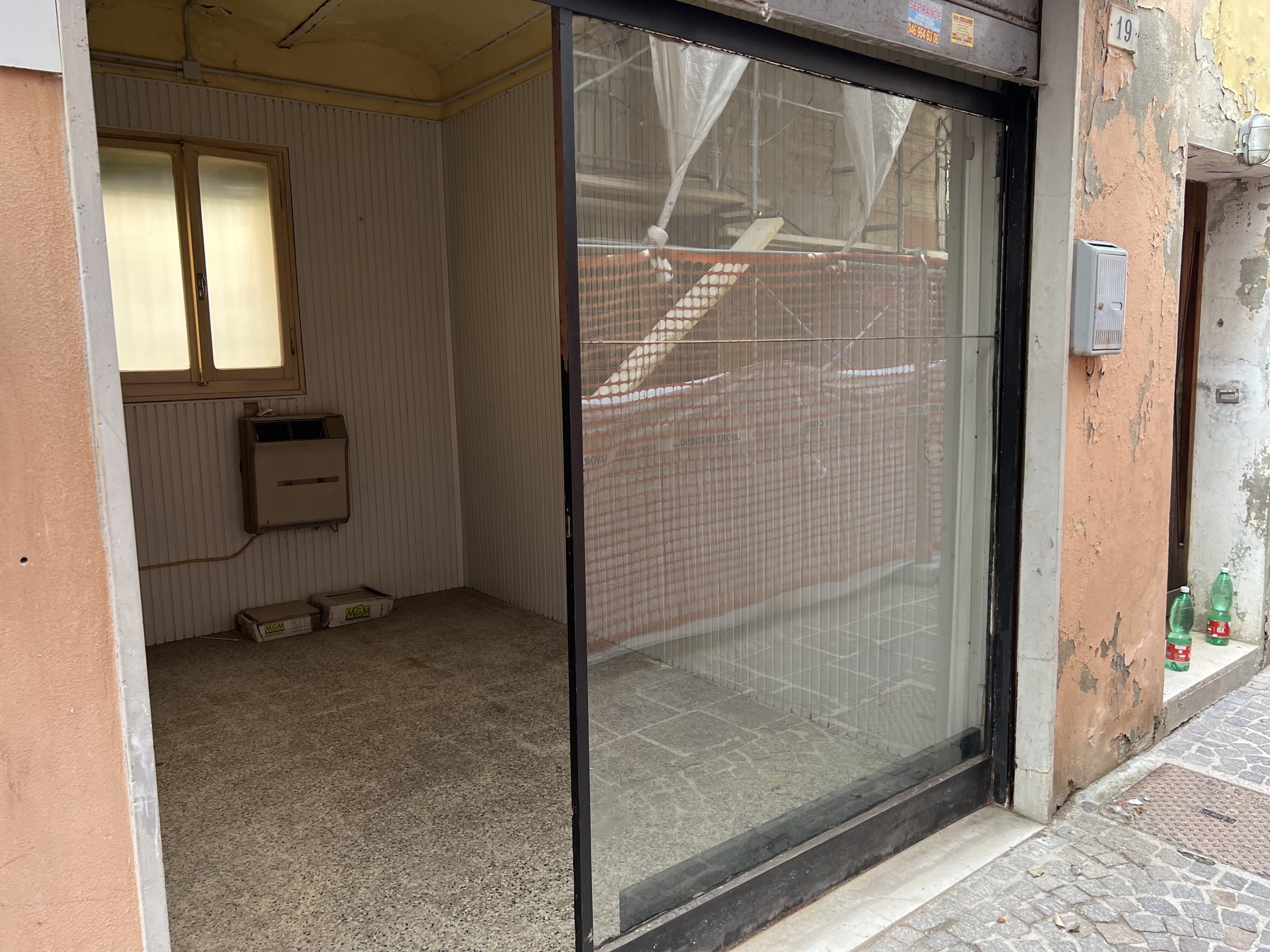 Locale commerciale in vendita in via a. leonelli 19, Crevalcore