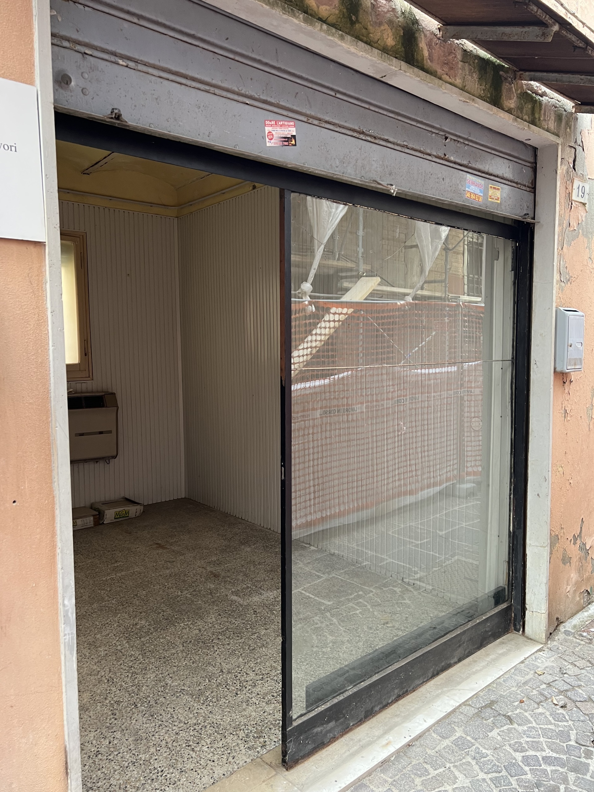 Locale commerciale in vendita in via a. leonelli 19, Crevalcore