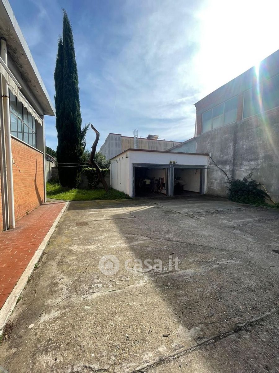 Capannone in vendita a Livorno