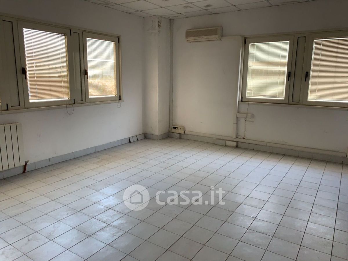 Capannone in vendita a Livorno