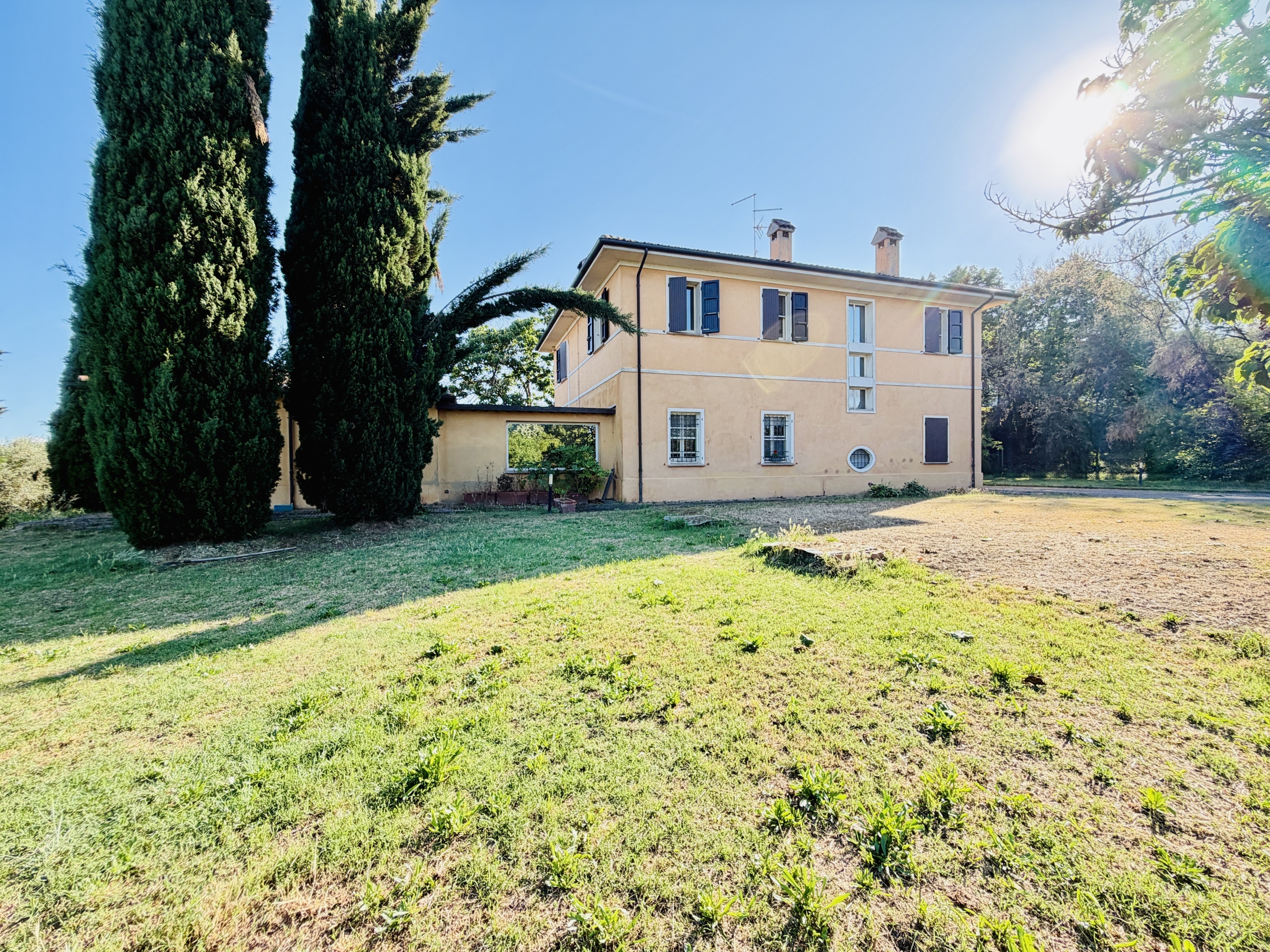 Villa con giardino in vicinale papa 675, Cesena