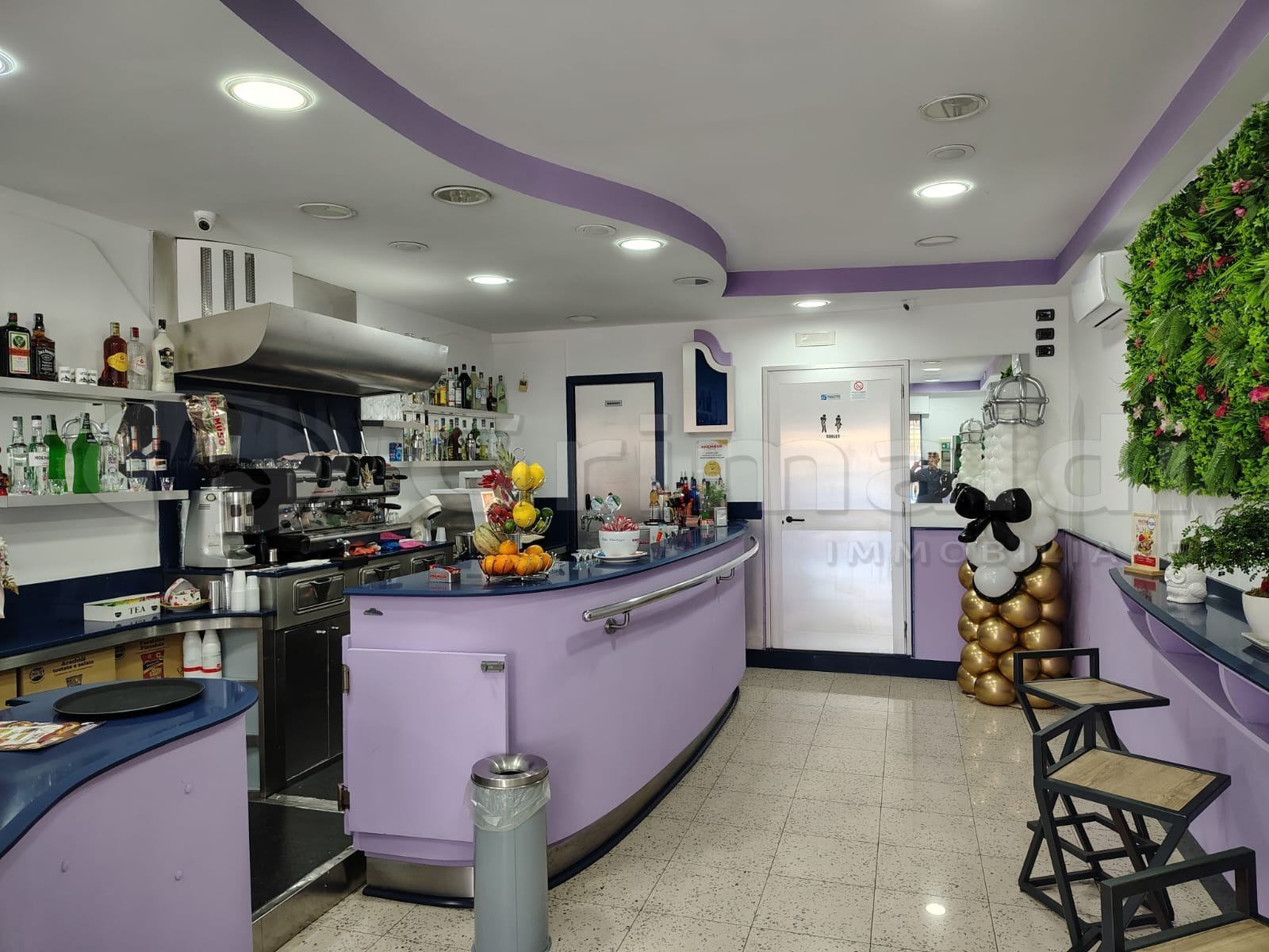 Locale commerciale in vendita in via lago patria 122, Giugliano in Campania