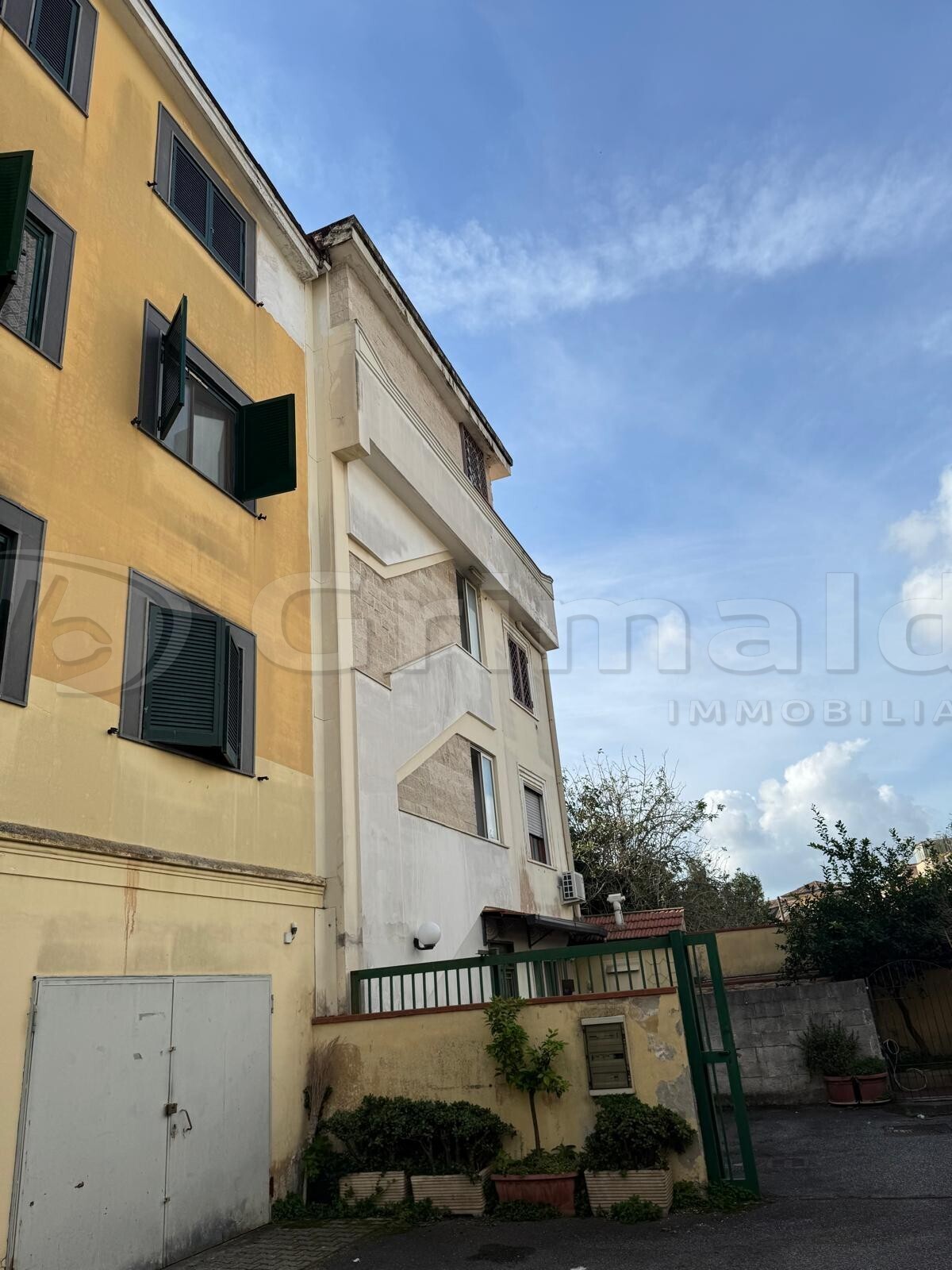 Trilocale con terrazzo in via viticella 10, Quarto