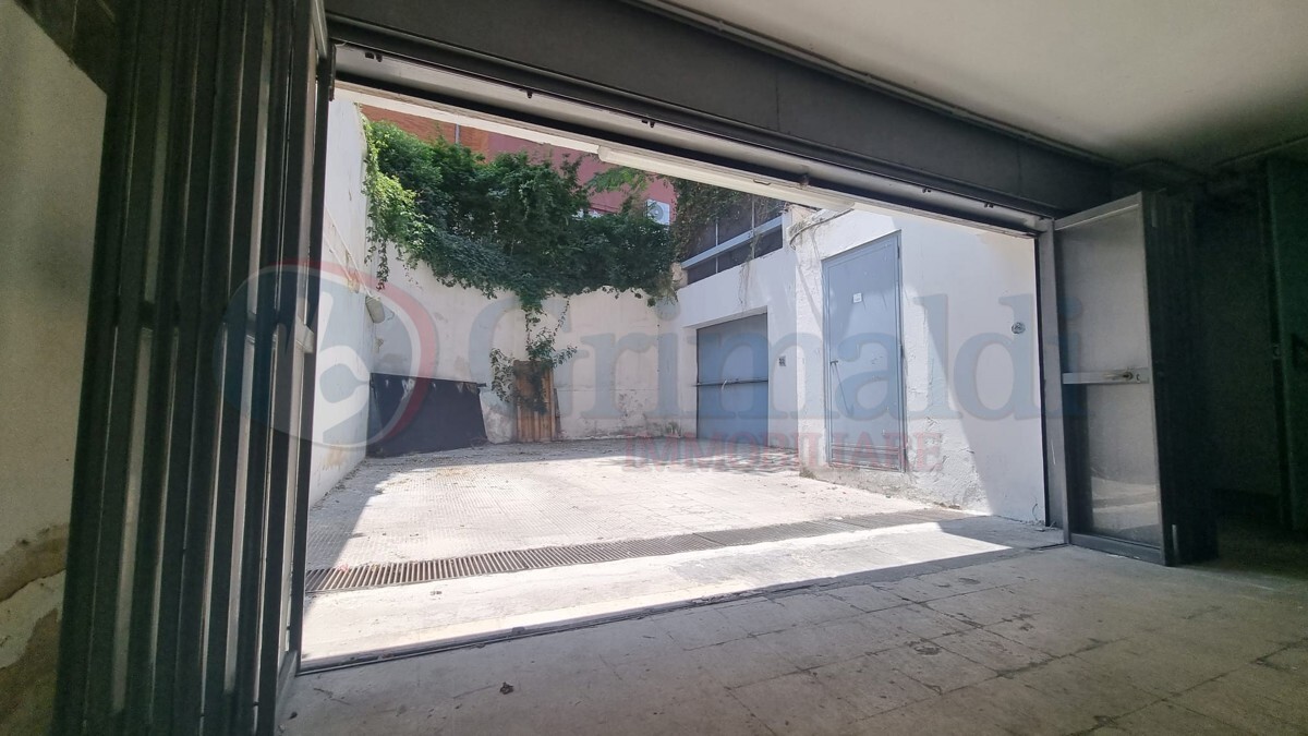 Locale commerciale in vendita in via della resistenza 76, Bari