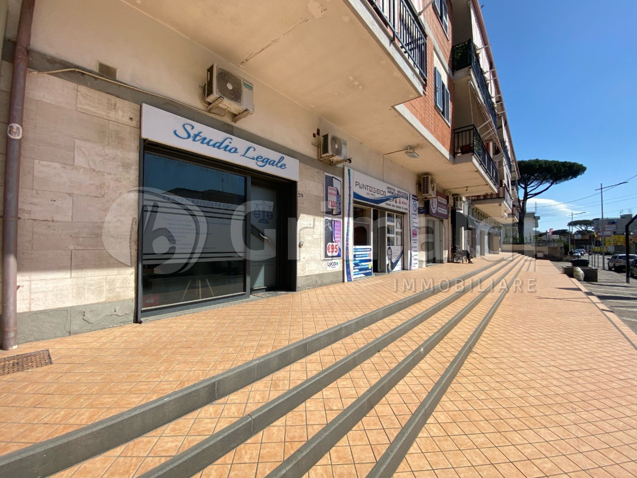 Locale commerciale ristrutturata a Giugliano in Campania
