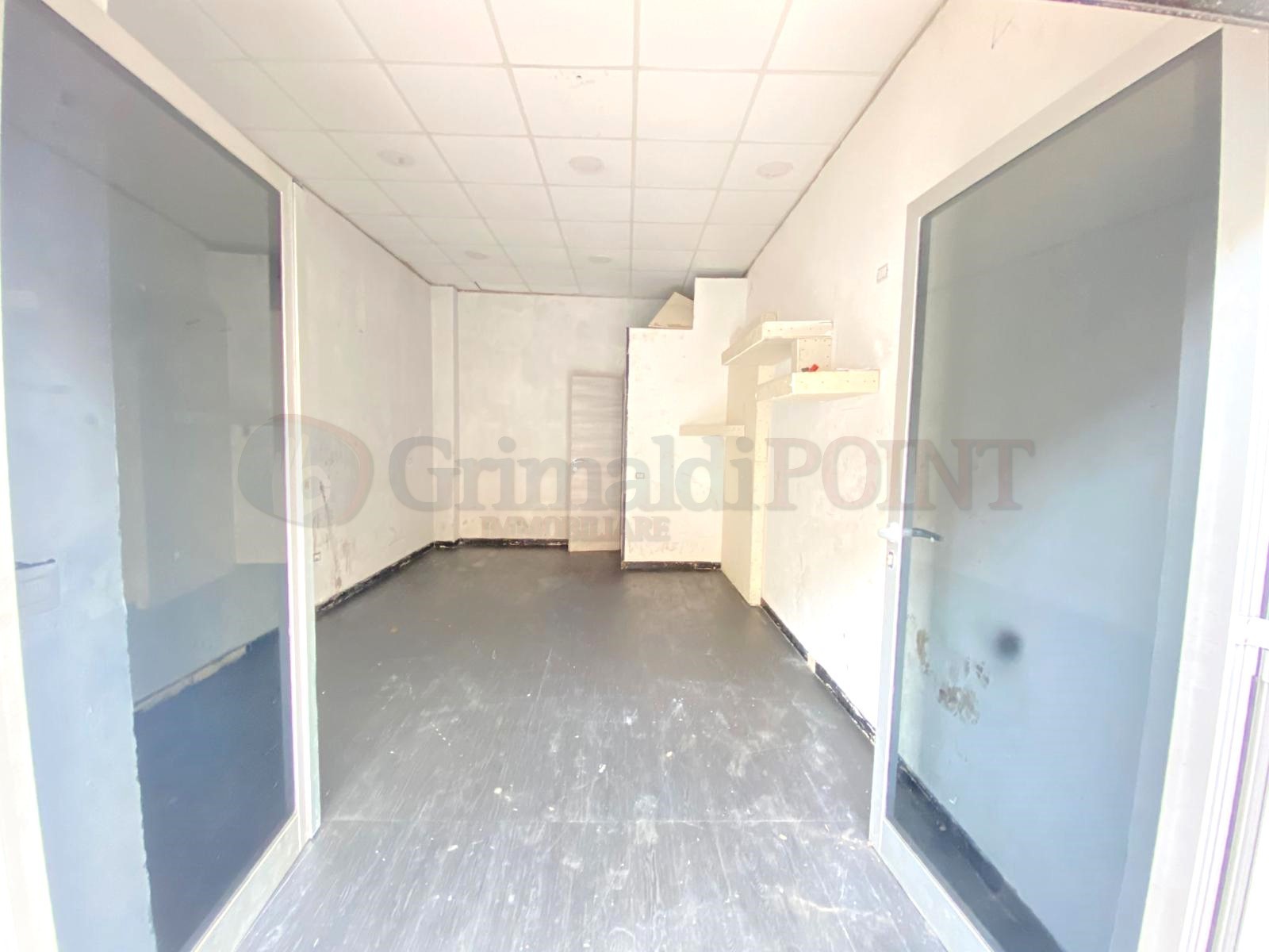 Locale commerciale in affitto a Giugliano in Campania