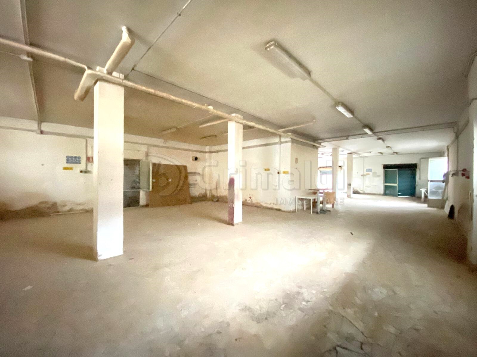 Locale commerciale in affitto a Giugliano in Campania