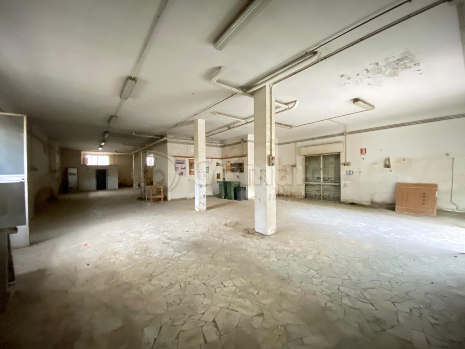 Locale commerciale in affitto a Giugliano in Campania