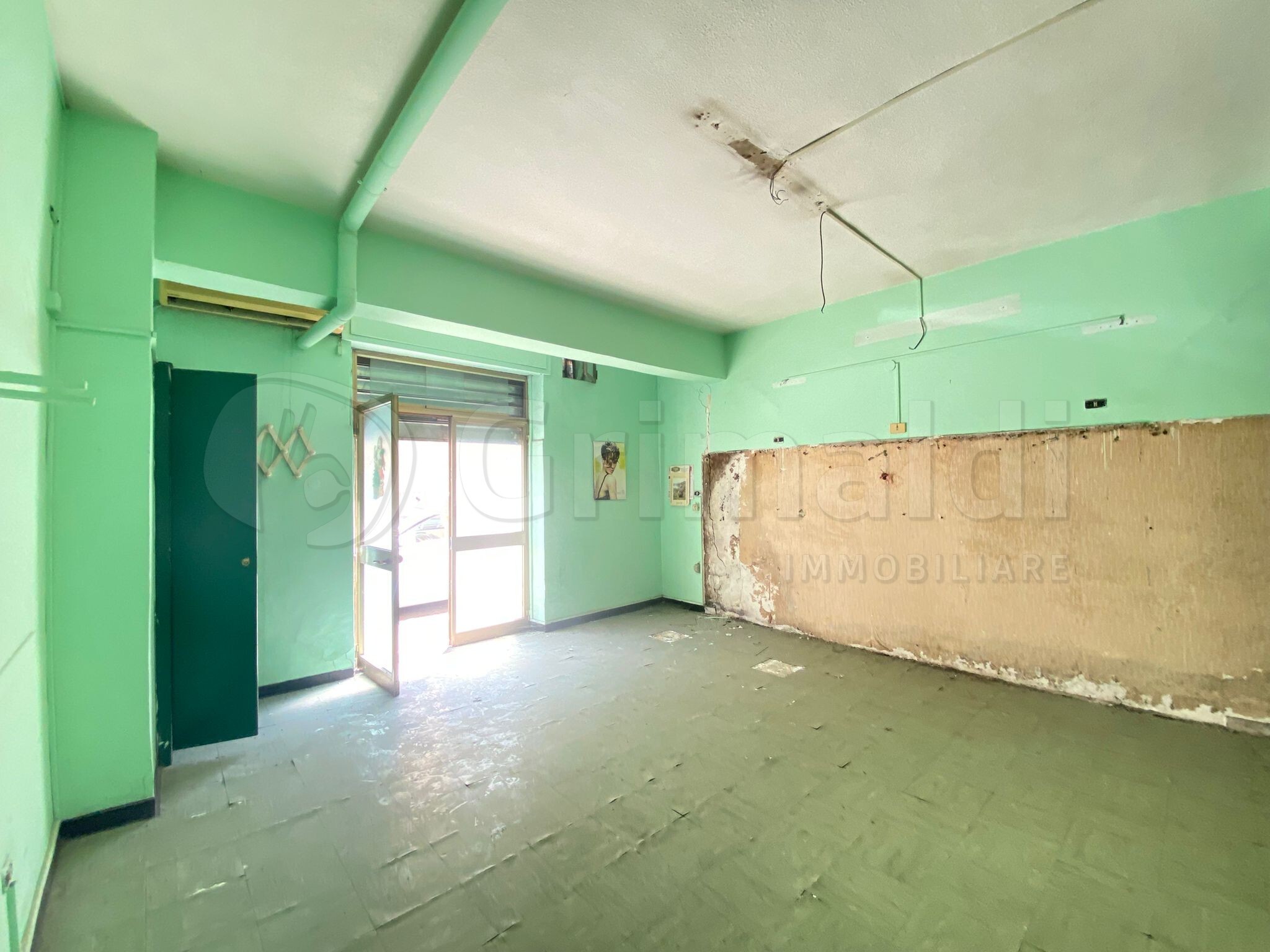 Locale commerciale in affitto a Giugliano in Campania