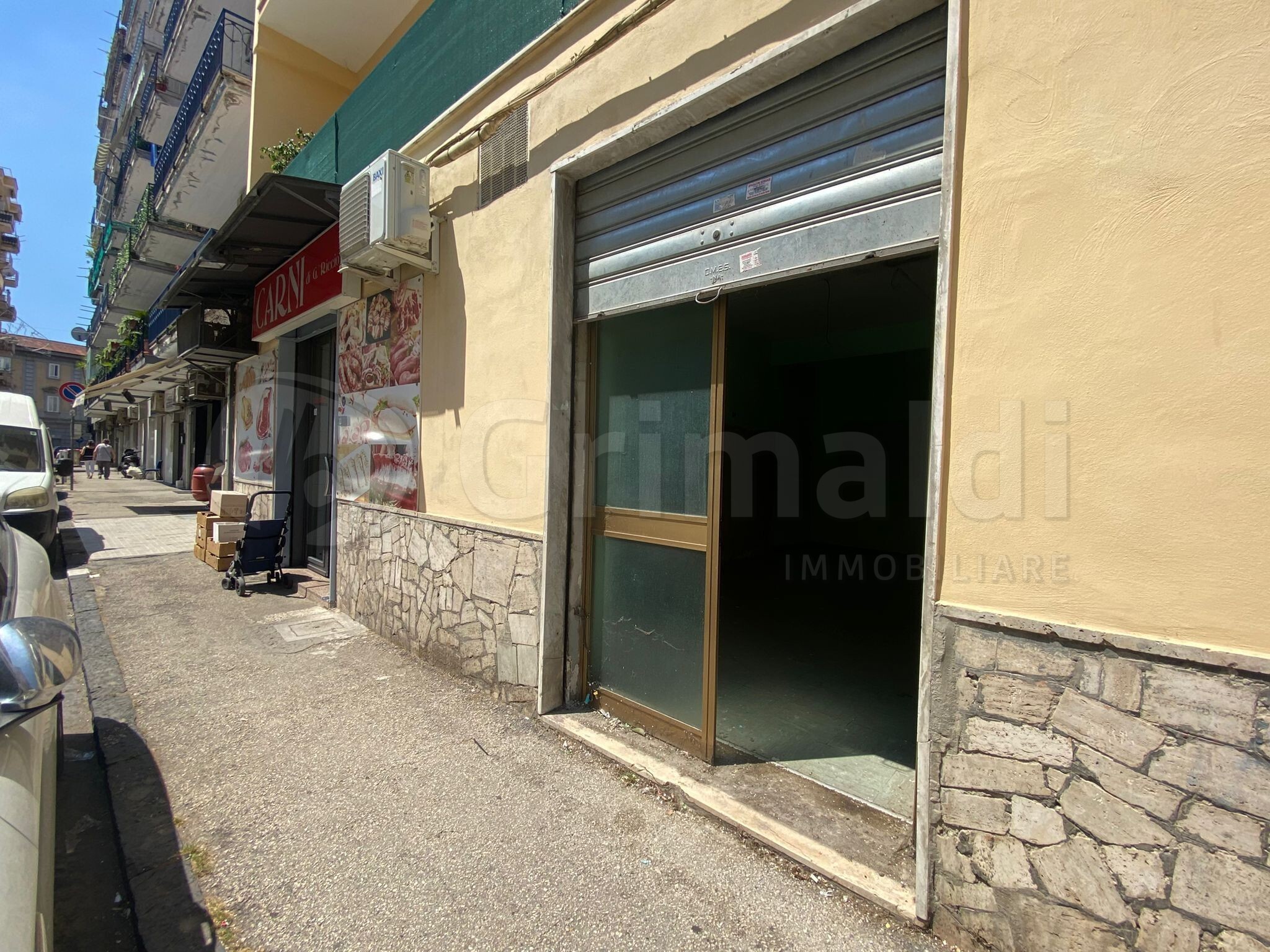 Locale commerciale in affitto a Giugliano in Campania