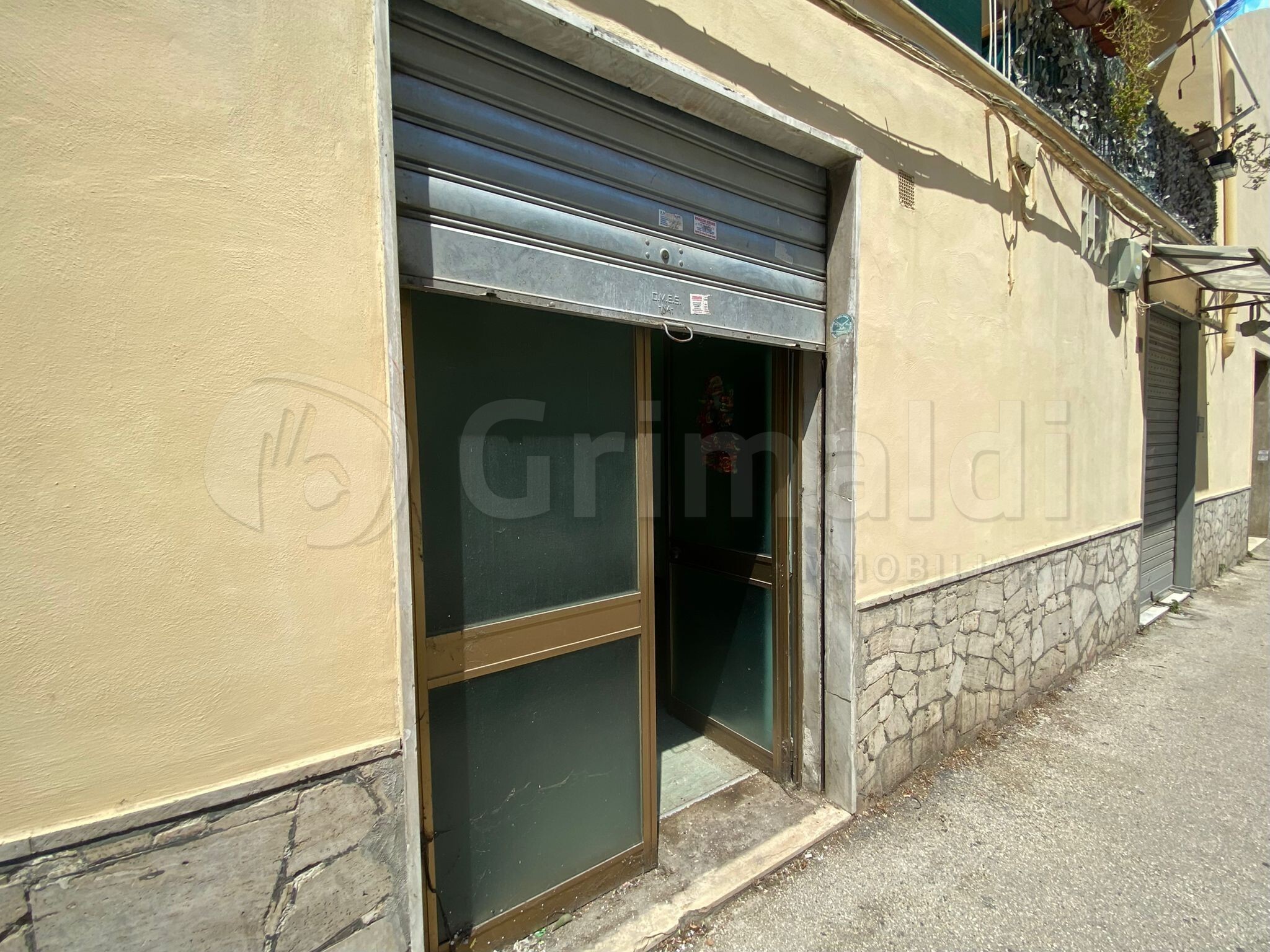 Locale commerciale in affitto a Giugliano in Campania