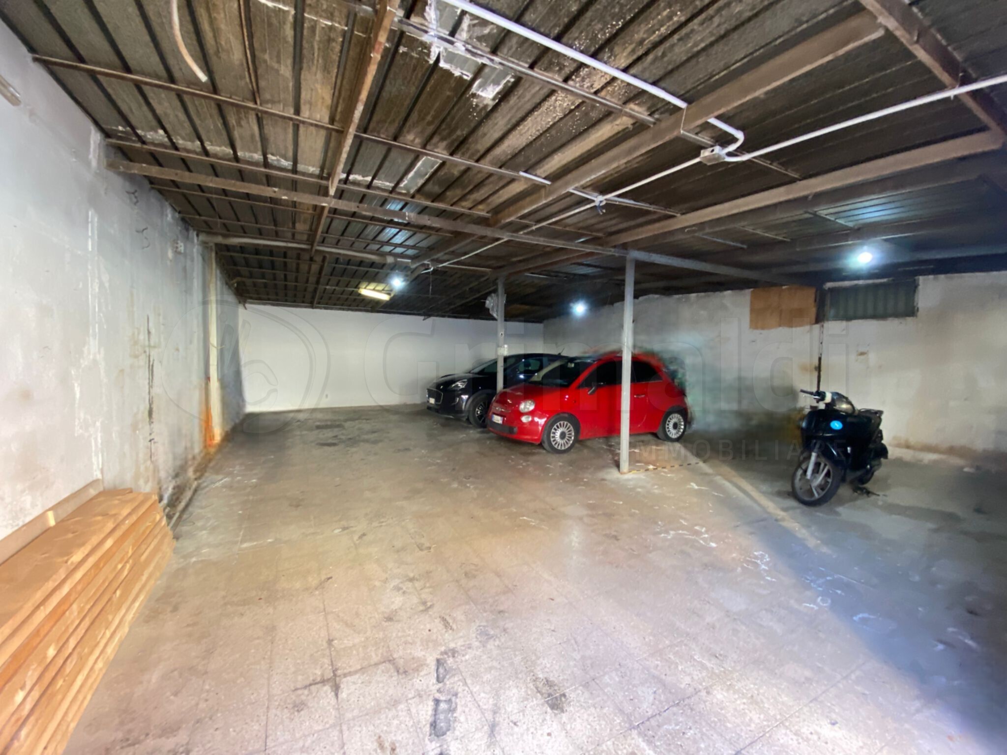 Posto auto coperto in affitto a Giugliano in Campania