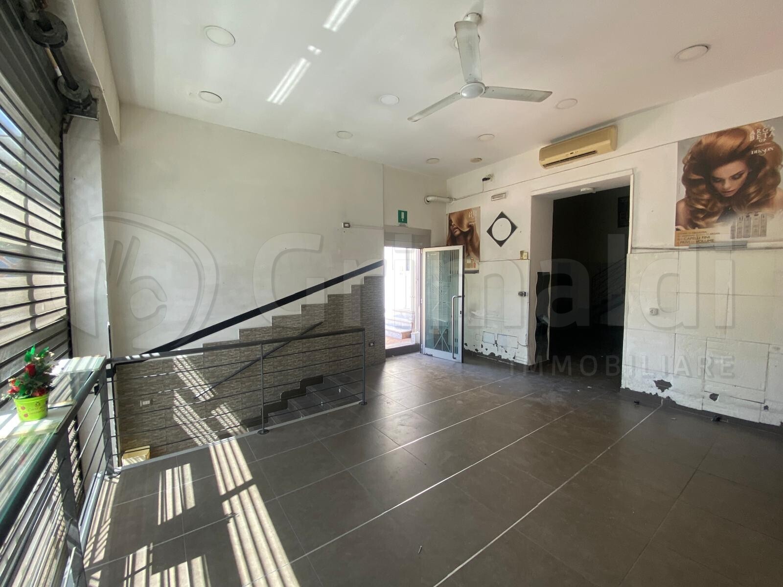 Locale commerciale in affitto a Giugliano in Campania