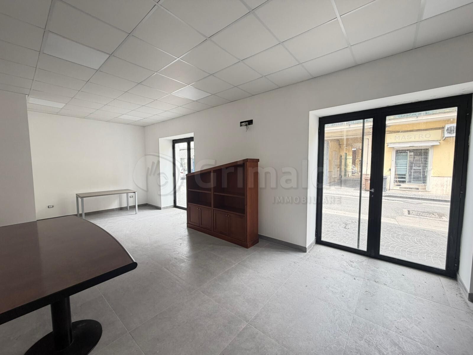 Locale commerciale in affitto a Giugliano in Campania