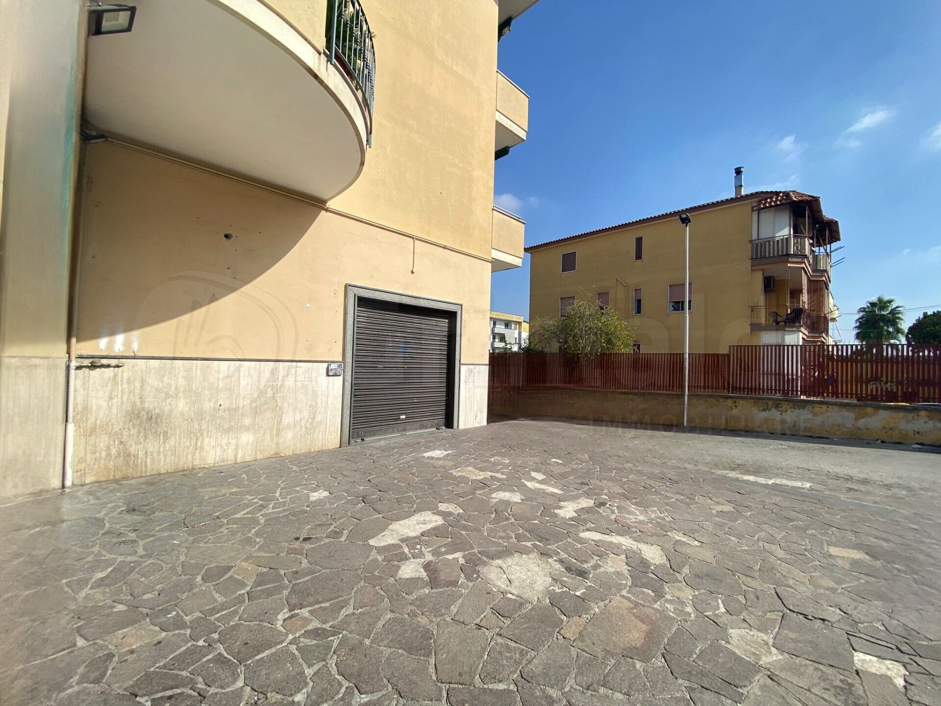 Locale commerciale in vendita a Giugliano in Campania