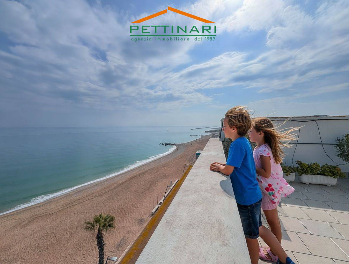 Mansarda/Attico in vendita a Porto Recanati, Prima fila sul Mare