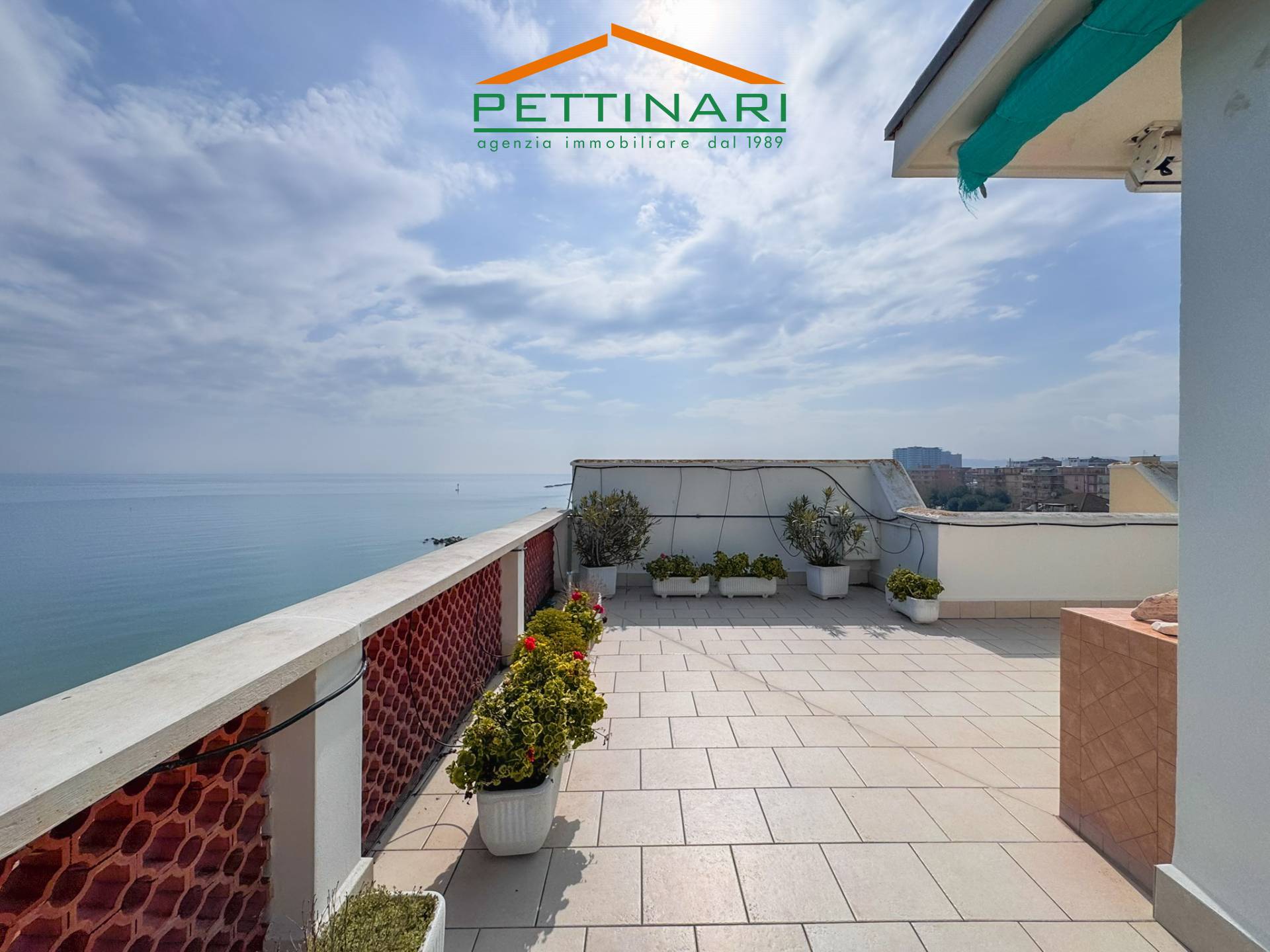 Mansarda/Attico in vendita a Porto Recanati, Prima fila sul Mare