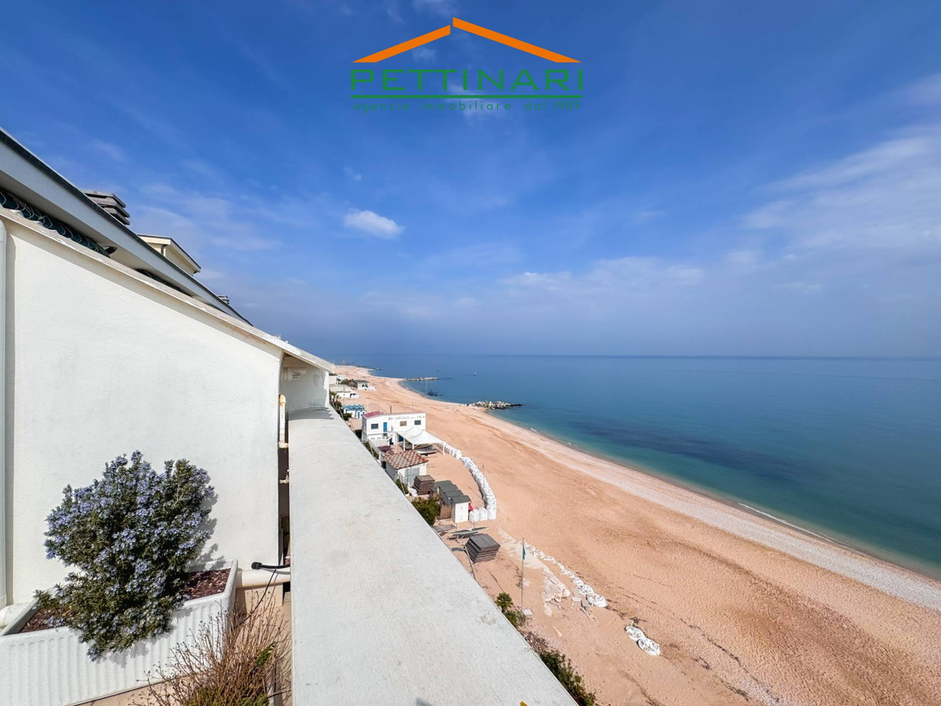 Mansarda/Attico in vendita a Porto Recanati, Prima fila sul Mare