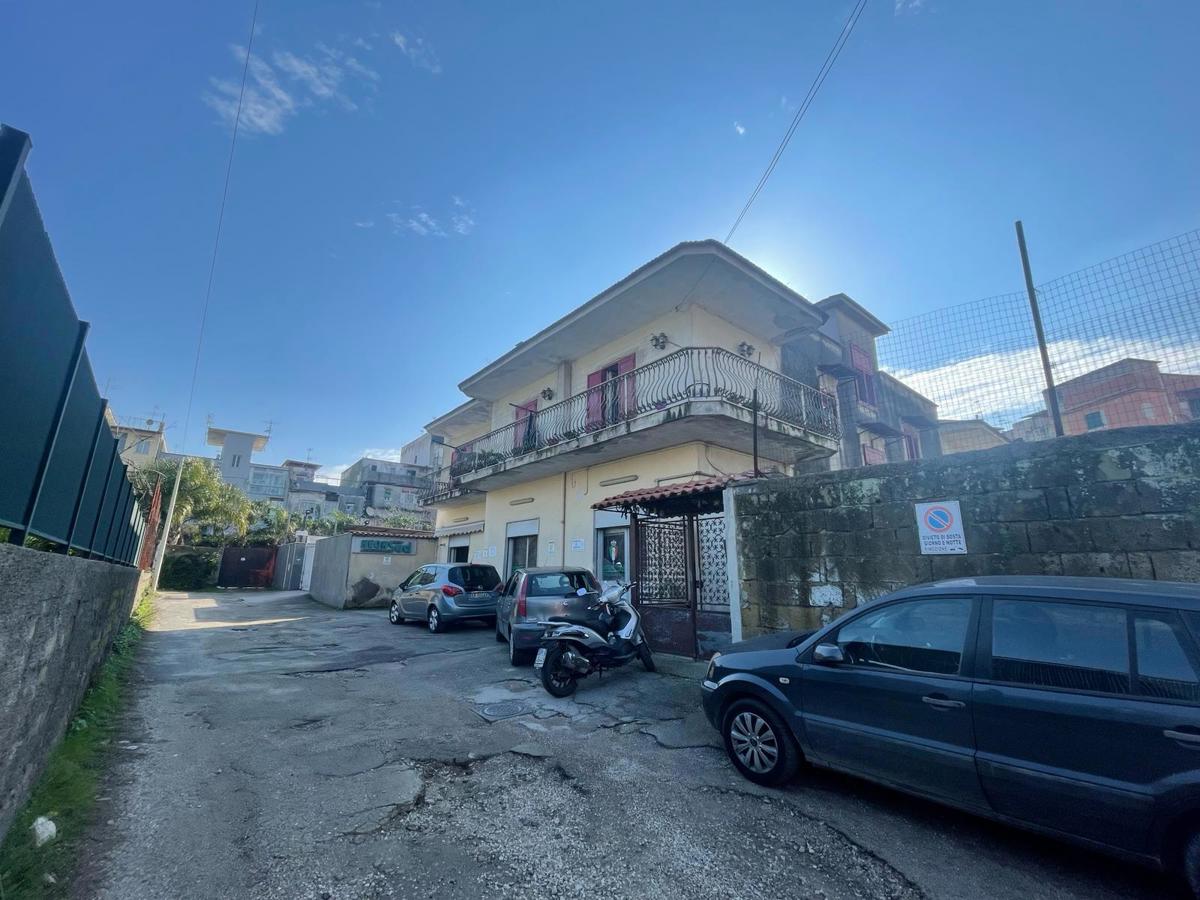 Stabile/Palazzo in vendita a Napoli