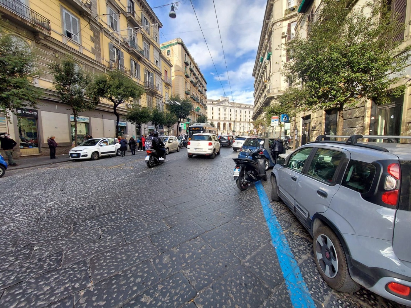 Negozio in affitto a Napoli