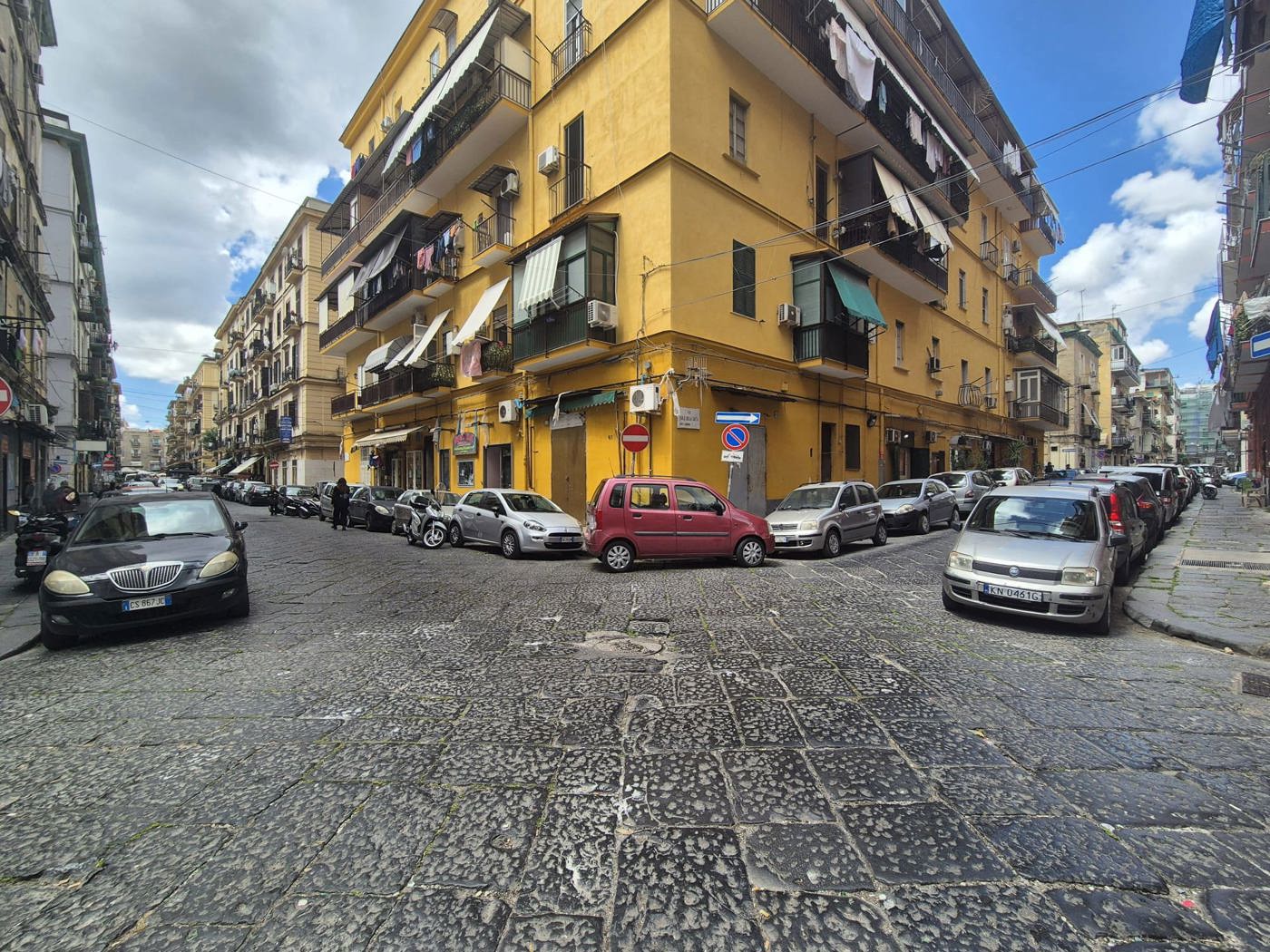 Negozio in affitto a Napoli