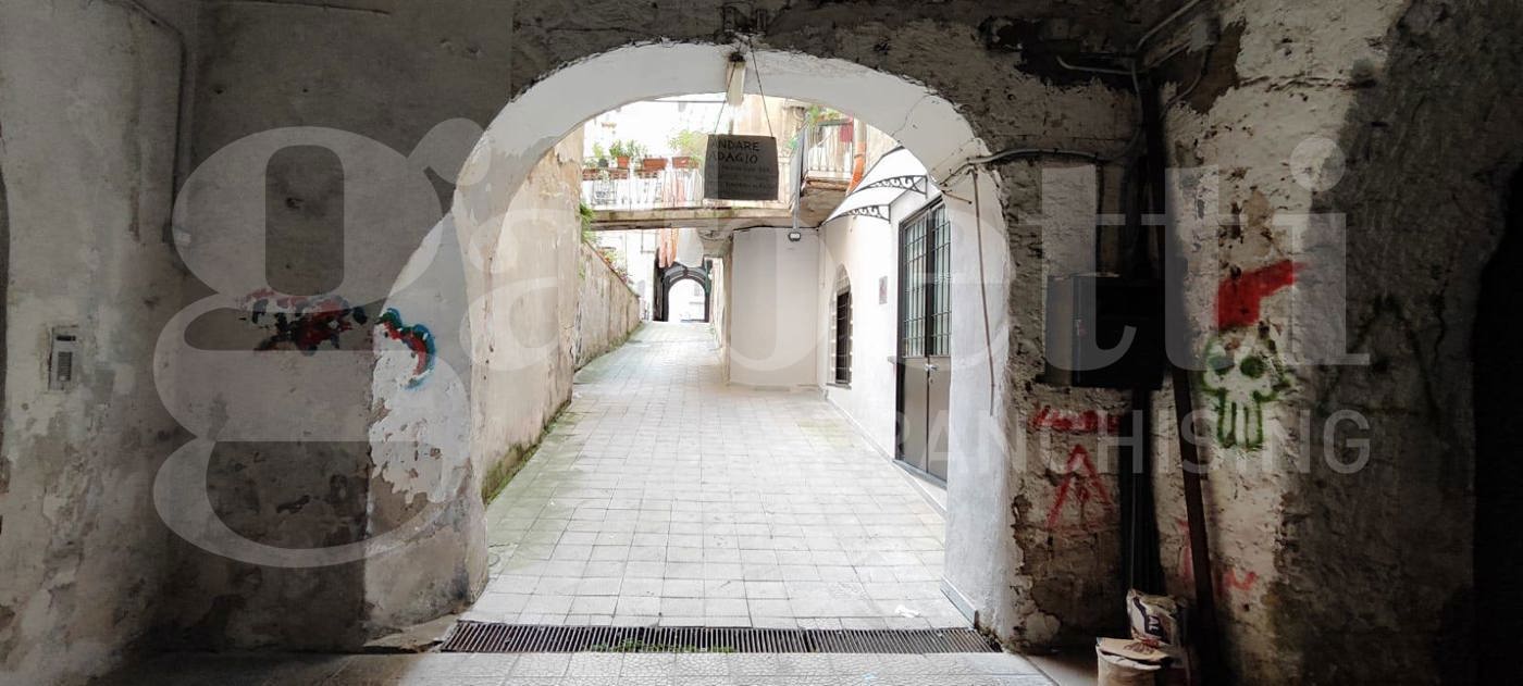 Magazzino in vendita a Napoli