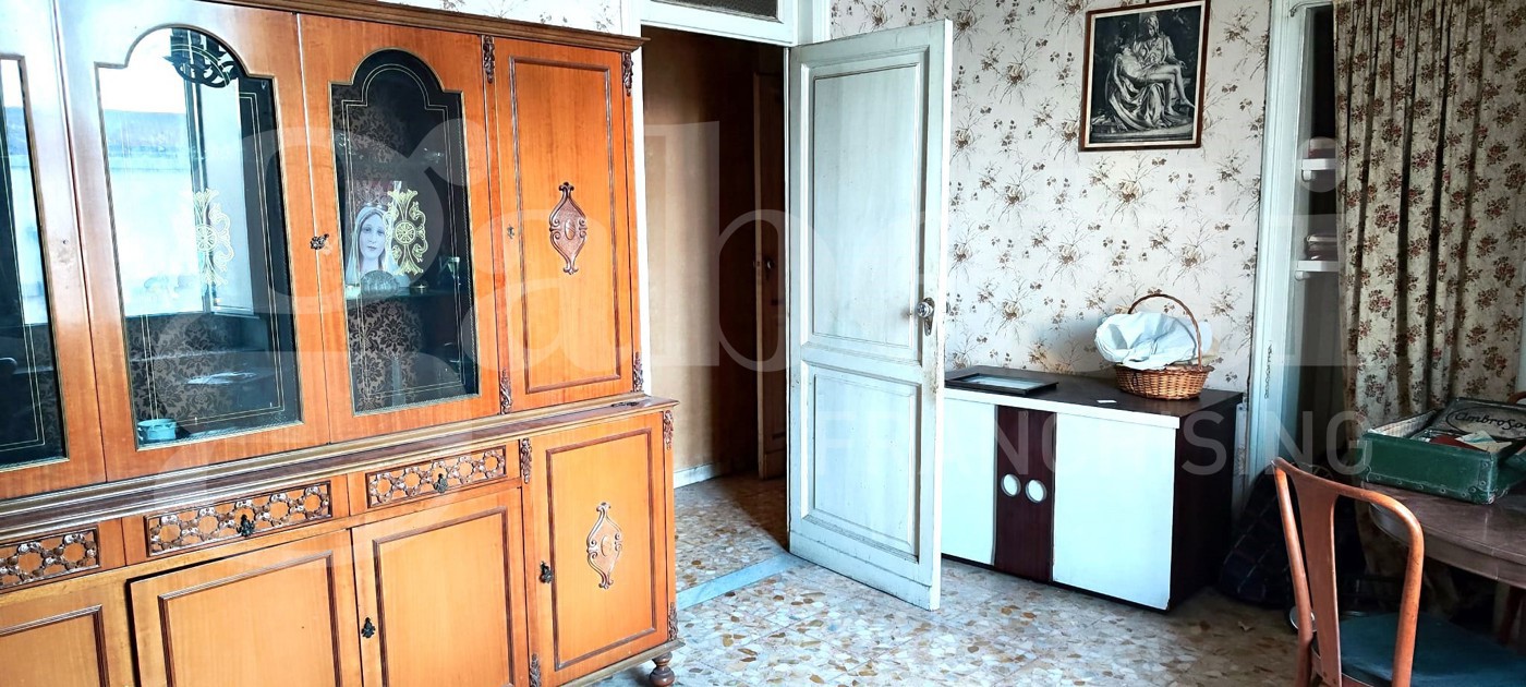 Quadrilocale da ristrutturare a Napoli