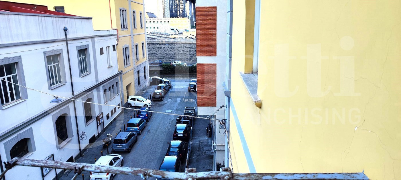 Quadrilocale da ristrutturare a Napoli