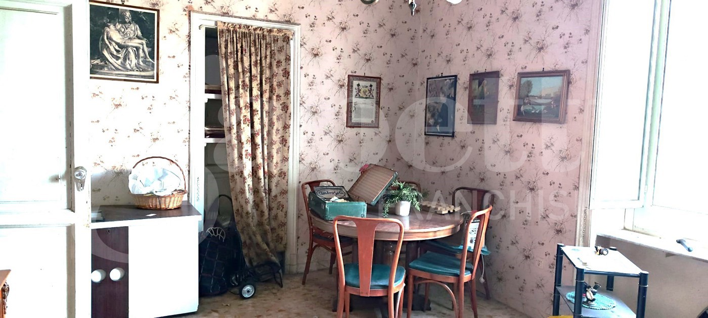 Quadrilocale da ristrutturare a Napoli