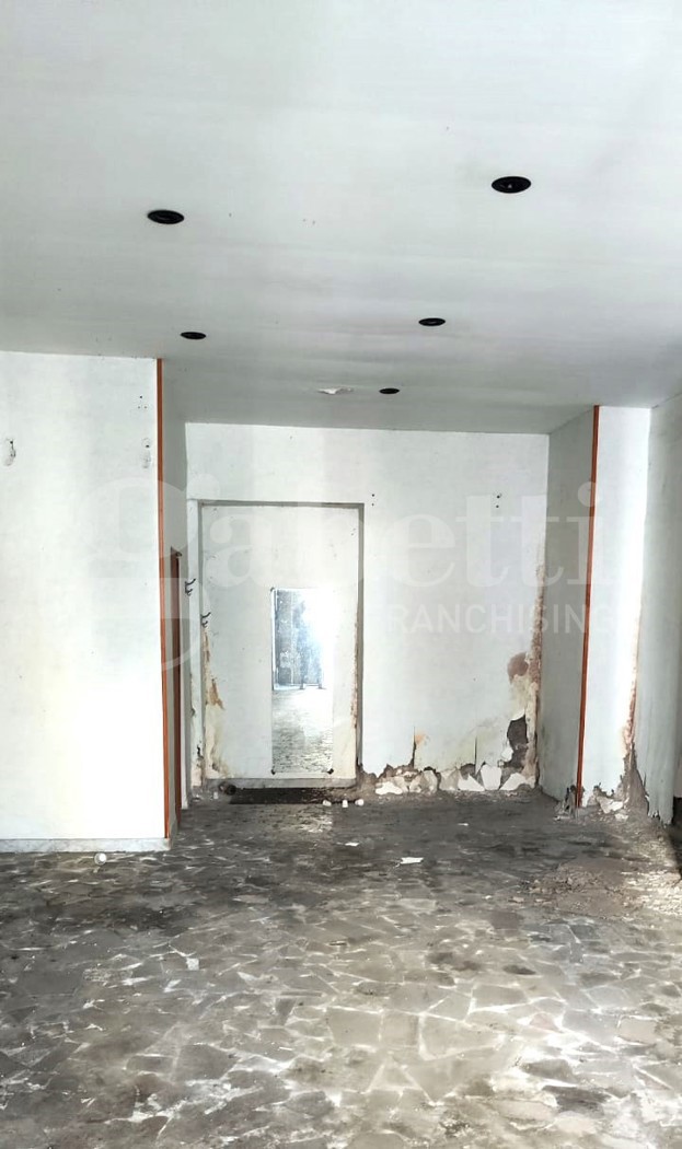 Negozio in vendita a Napoli