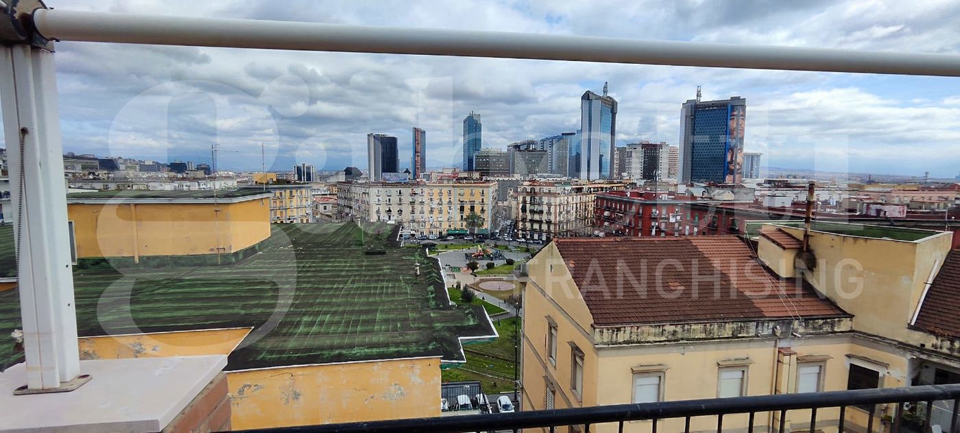 Quadrilocale in affitto a Napoli