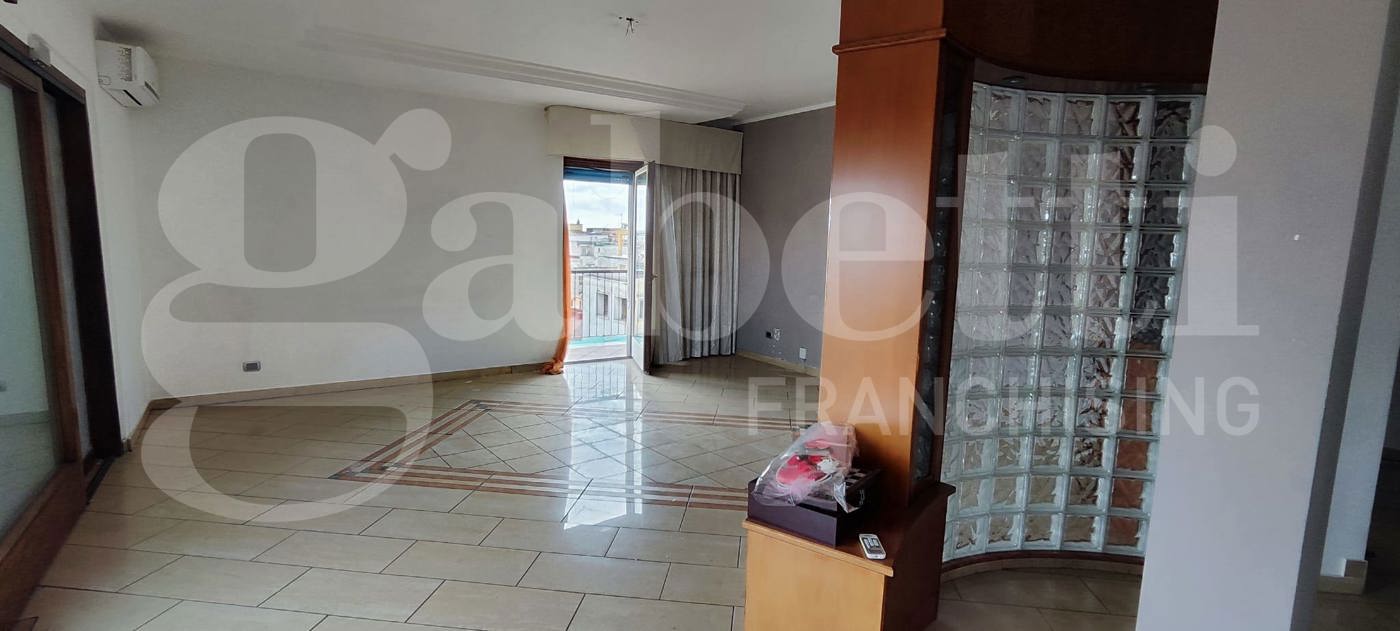 Quadrilocale in affitto a Napoli