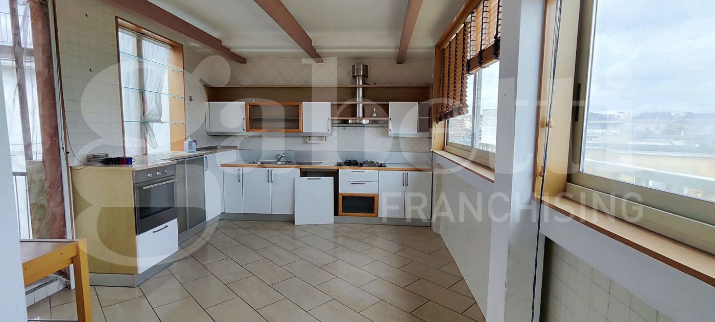 Quadrilocale in affitto a Napoli