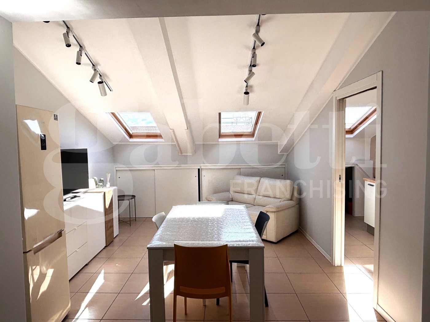 Trilocale ristrutturato a Napoli