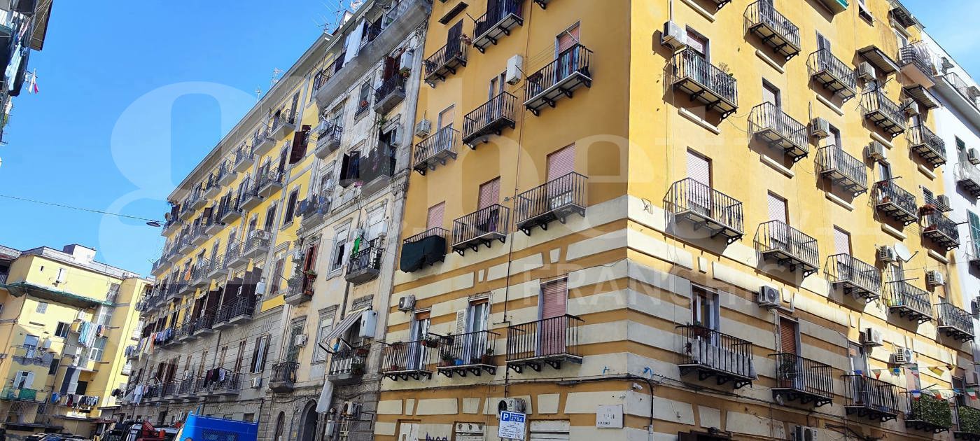 Trilocale ristrutturato a Napoli
