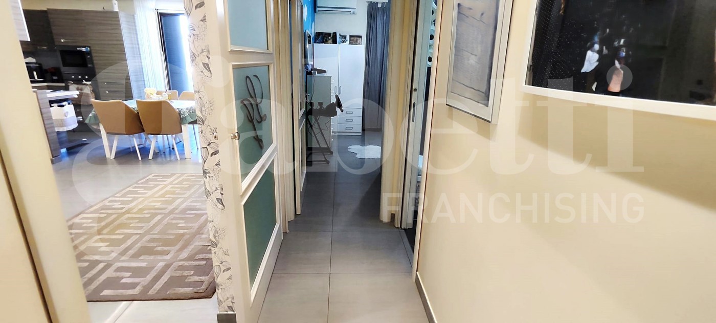 Trilocale ristrutturato a Napoli