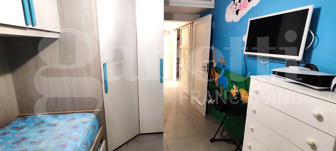 Trilocale ristrutturato a Napoli