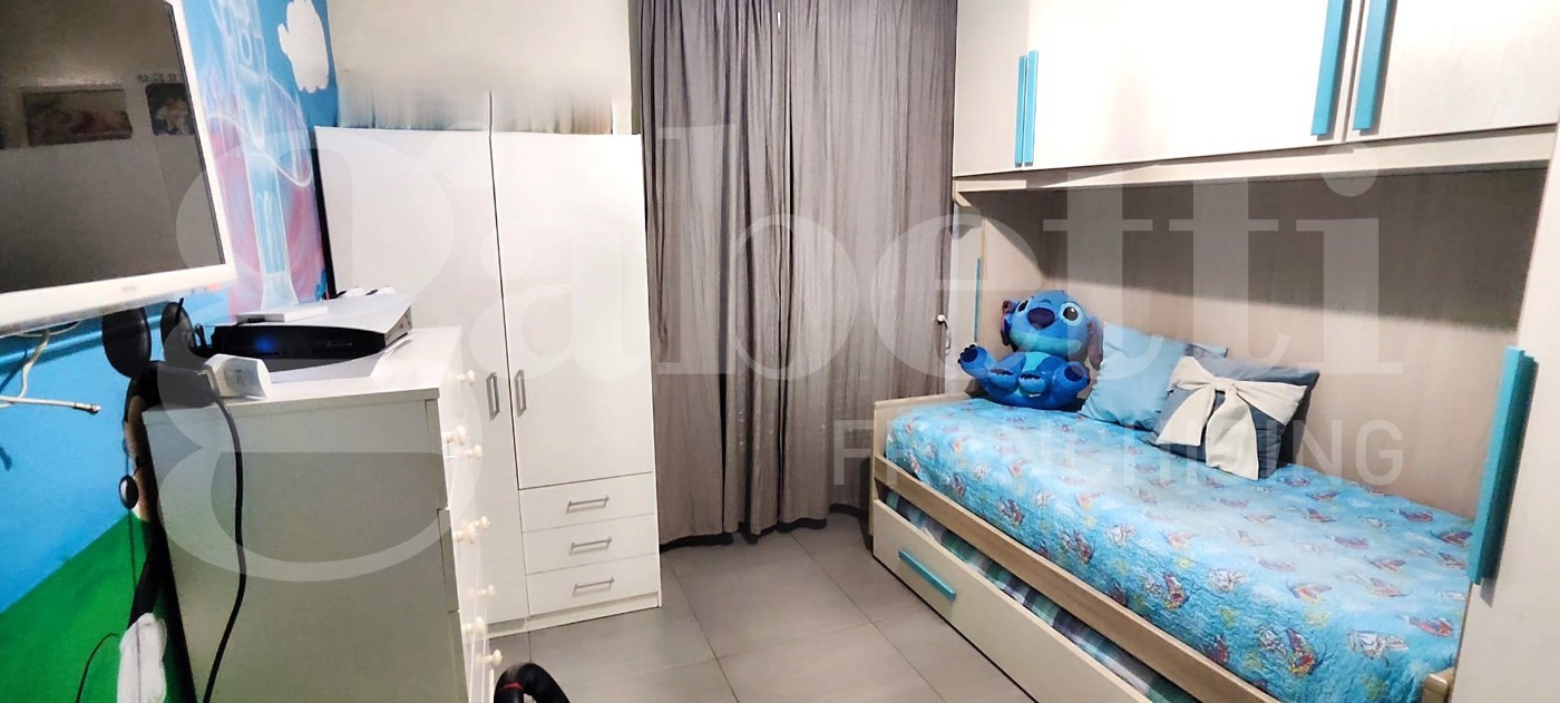 Trilocale ristrutturato a Napoli