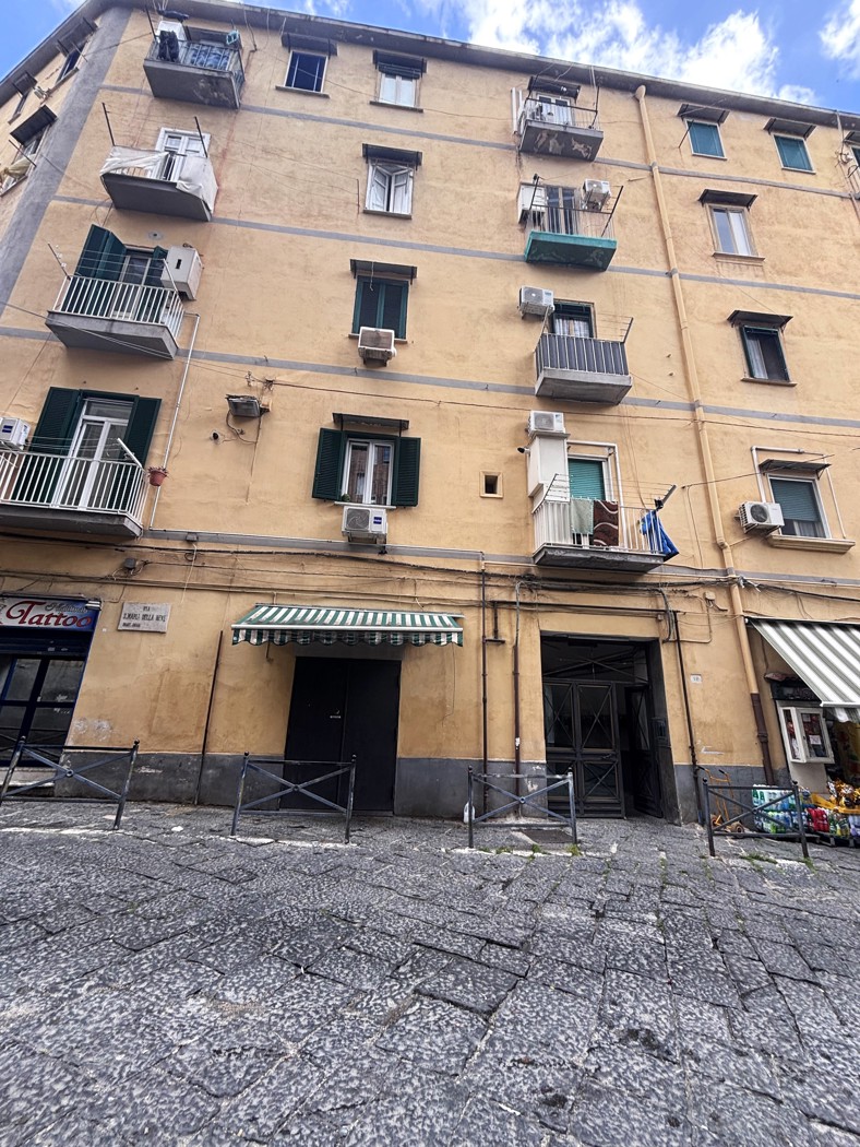 Bilocale ristrutturato a Napoli