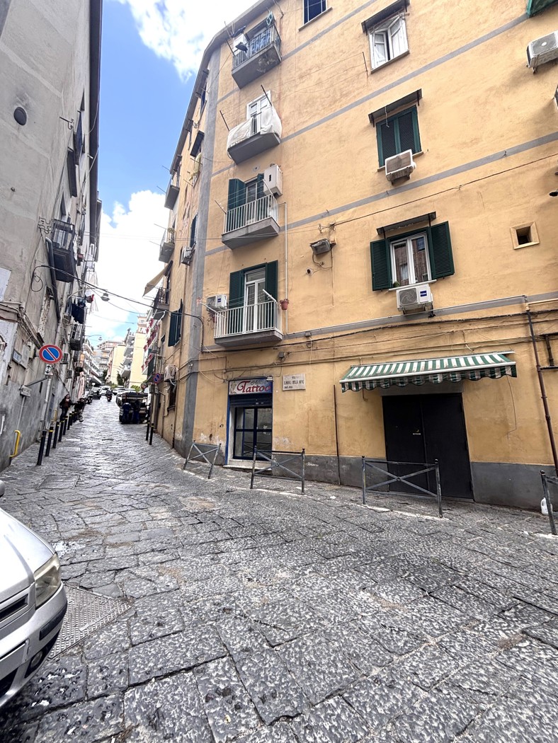Bilocale ristrutturato a Napoli