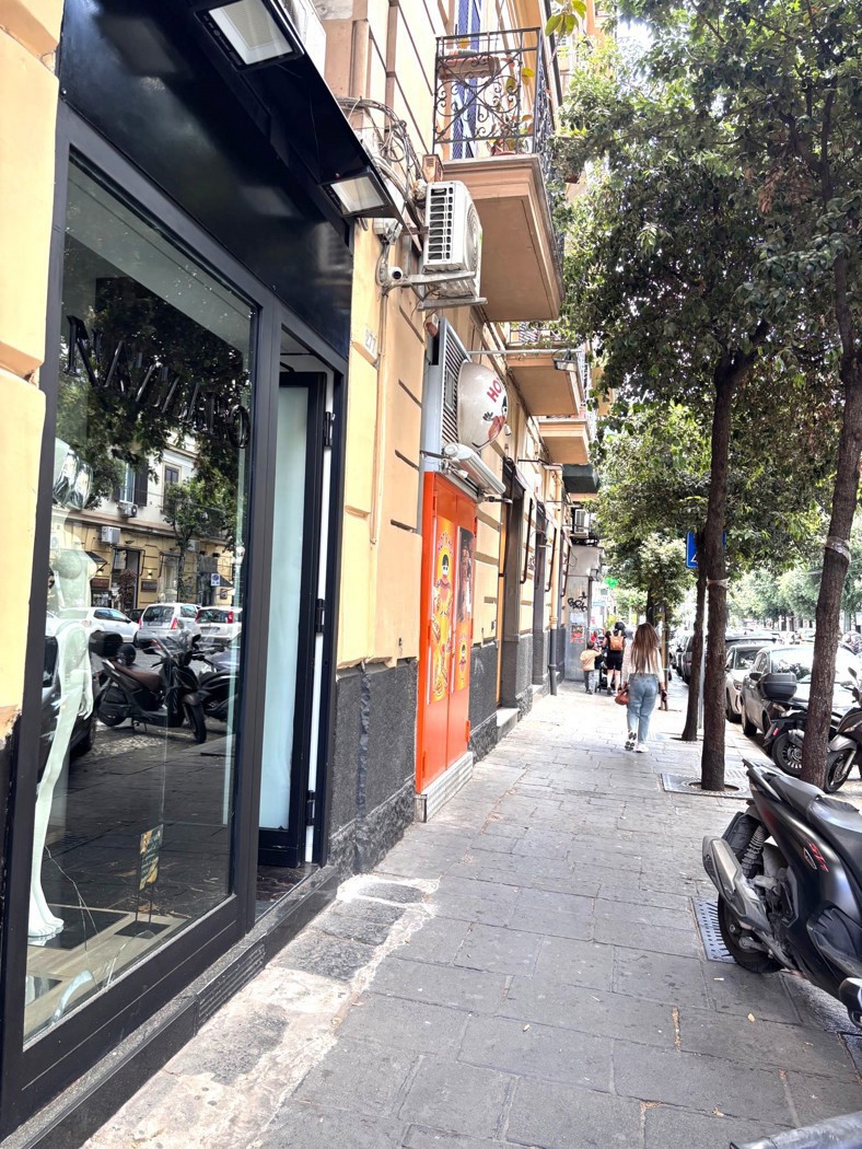 Negozio in affitto a Napoli