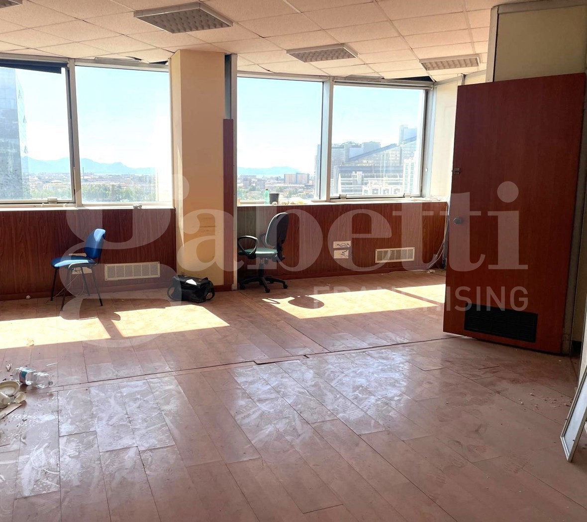 Ufficio da ristrutturare a Napoli