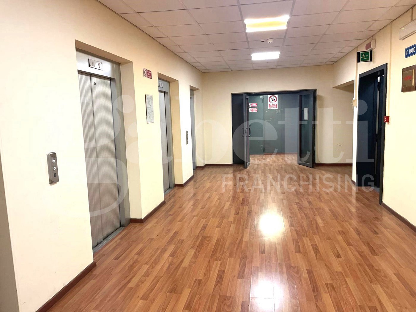 Ufficio da ristrutturare a Napoli