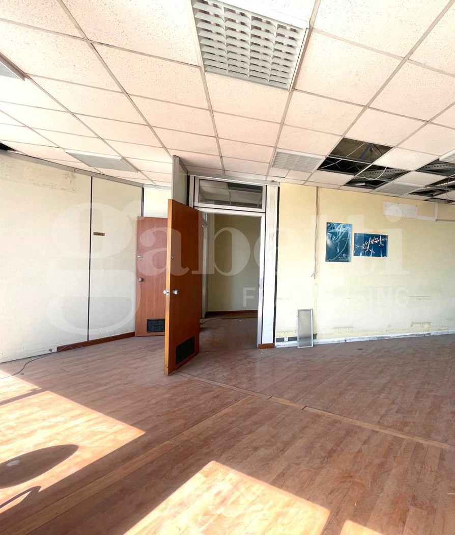 Ufficio da ristrutturare a Napoli