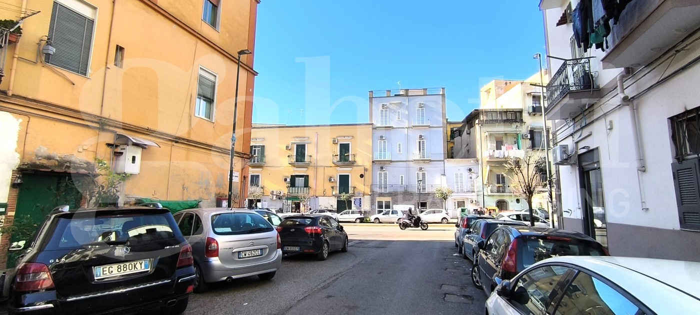 Negozio in affitto a Napoli