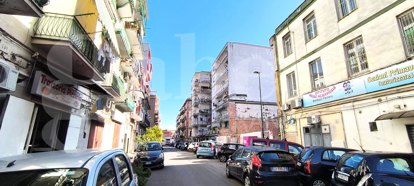 Negozio in affitto a Napoli