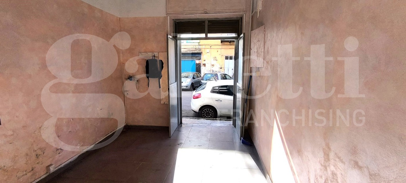 Negozio in affitto a Napoli