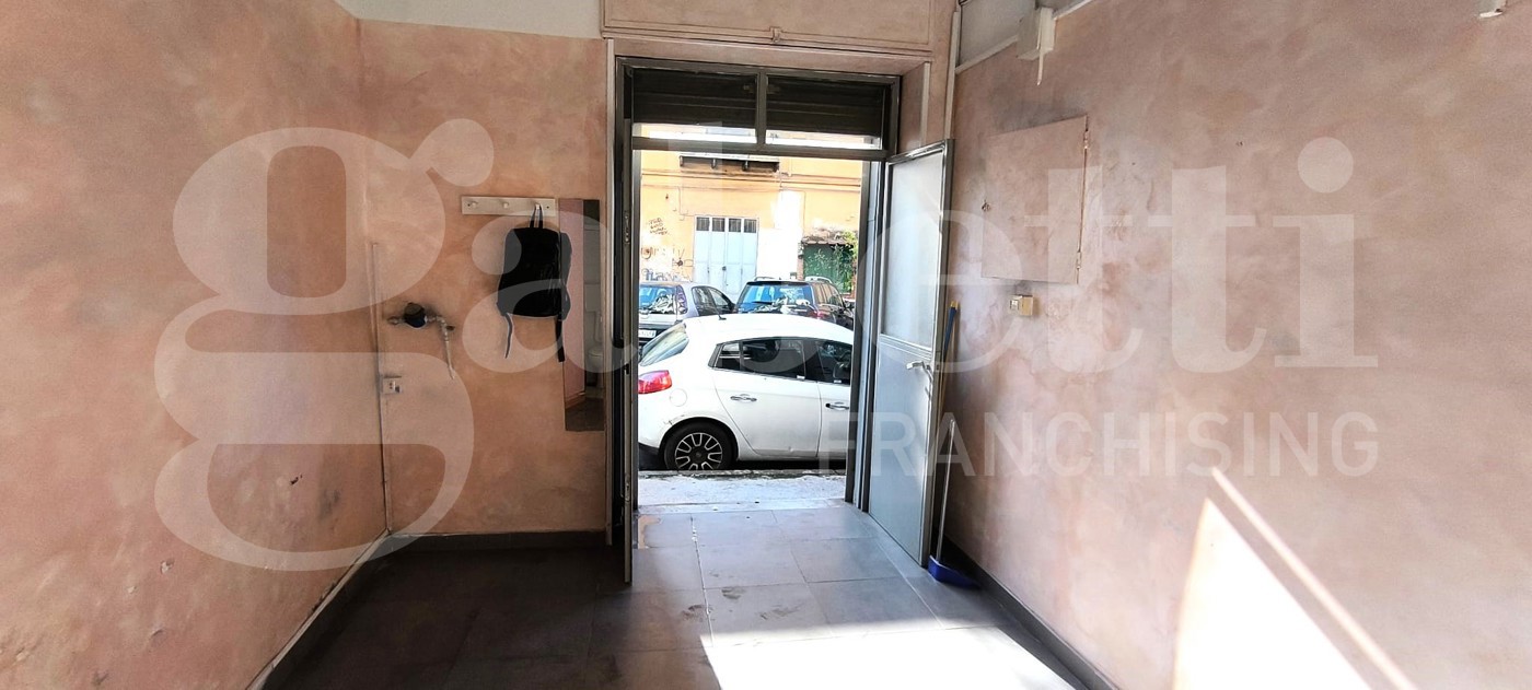 Negozio in affitto a Napoli