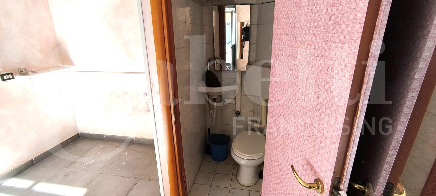 Negozio in affitto a Napoli